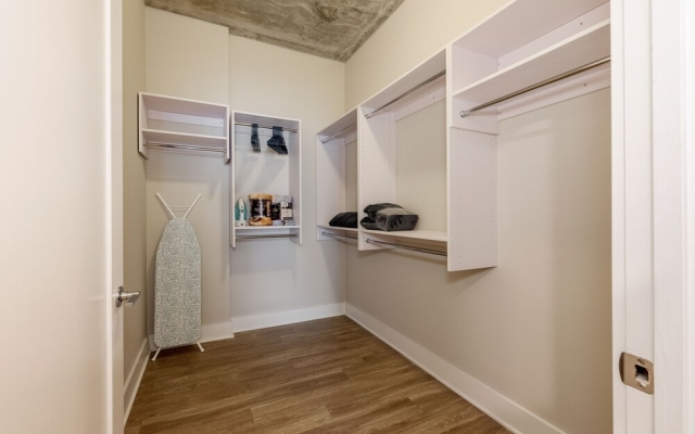 Spacious 2br Apt near Convention Center