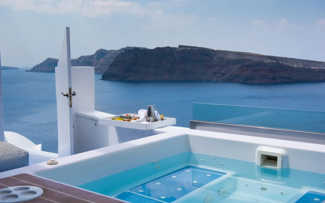 Hyperion Oia Suites