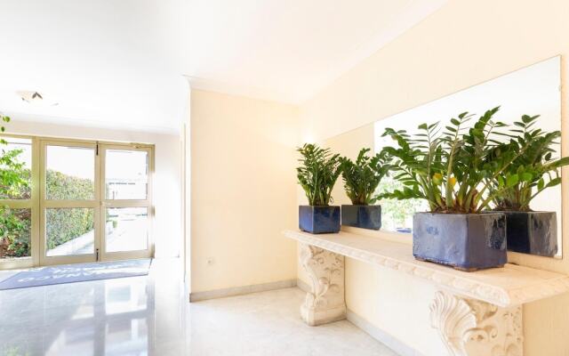 Cute beachfront apartment in the district of Salis, Antibes
