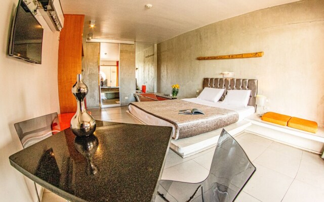 Cocoon Hotel & Lounge
