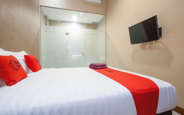 RedDoorz @ Raya Sulfat