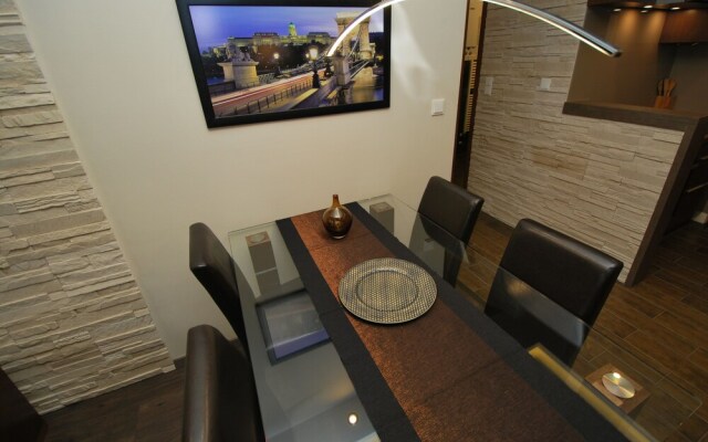 Arpad Bridge Apartments