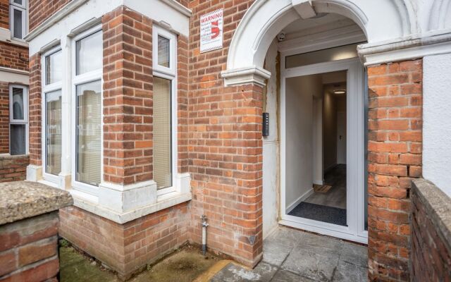 Bedford Hospital Studio Apartment - Victoria D