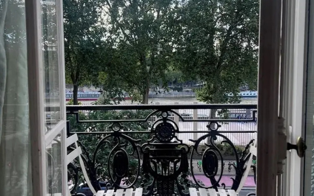 Eiffel Edge Escape (30 mètres de la Tour Eiffel)