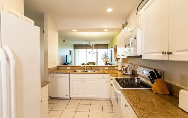 Messina Vacation Rental at Lely Resort. Spacious 3-BR, 2-Bath Condo with Lake Views and Handicap Accessibility. Enjoy Community Pool, Hot Tub, and Proximity to Naples Beaches and Dining