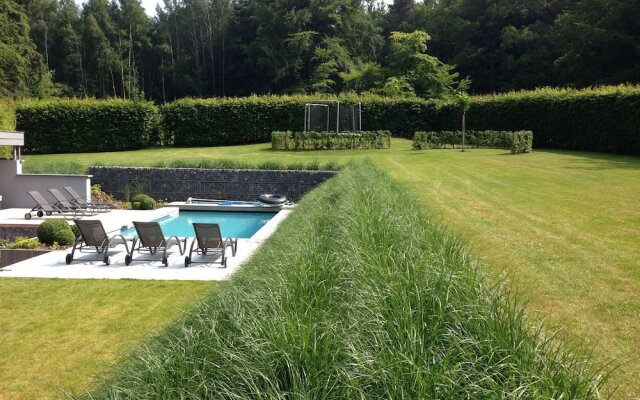 Attractive Holiday Home in Spa With Swimming Pool