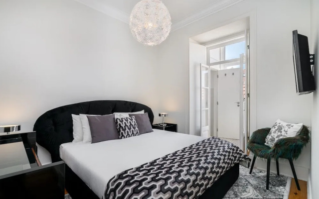 Prime Location Design Family Apartment
