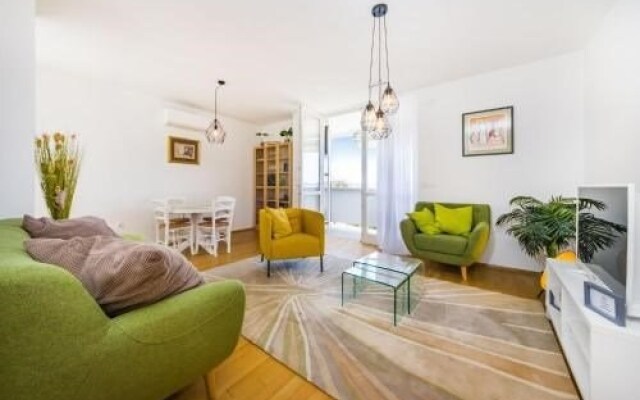 Apartment Riva with Sea view