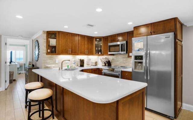 Holiday Surf And Racquet Club 216