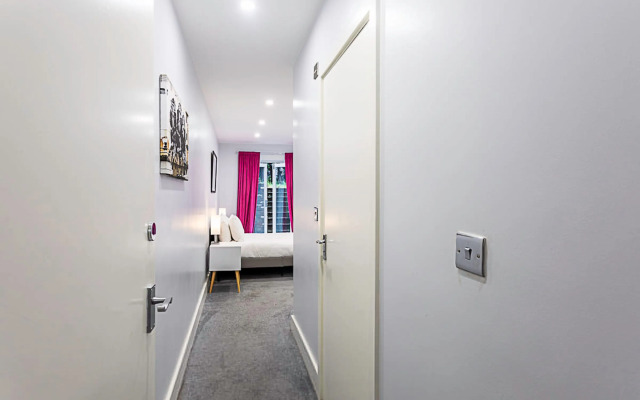 Bright Clapham Apartment