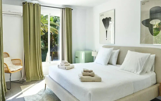 Lavish Villa Near Cala Llonga