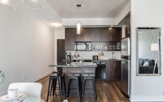 QuickStay - Beautiful Toronto Condo, City Views