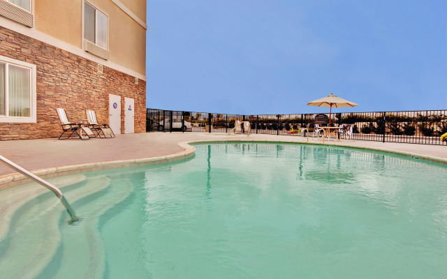 Holiday Inn Express & Suites Beaumont - Oak Valley an IHG Hotel