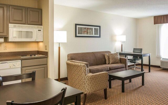 Comfort Inn & Suites Warsaw near US-30
