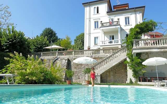 White Lilac romantic B&B adults only