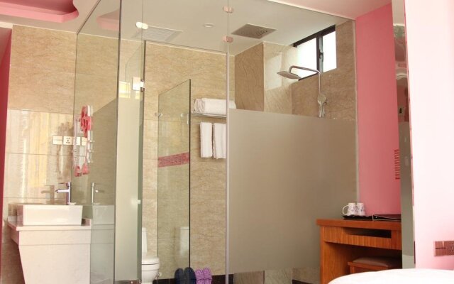 Sea & Cloud Themed Hotel