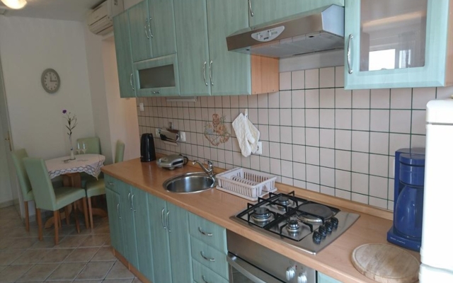 Apartment Zdene - with parking : A1 Banjol, Island Rab