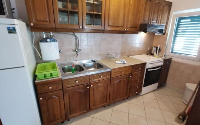 Srđan - 10 m From the Beach - A2