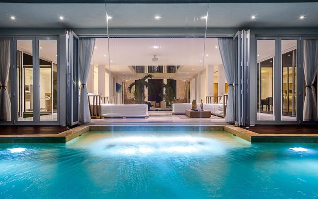Luxury Villa Waterfall - Pool & BBQ
