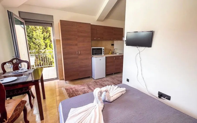 Qumi Apartments