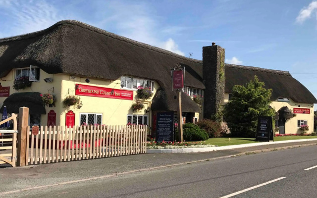 Greyhound Country Inn