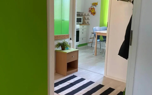 Värikäs puutalokaksio 1-6 hlölle, ilm parkit