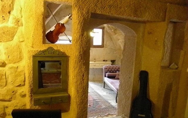 AkCave Suites and Resort