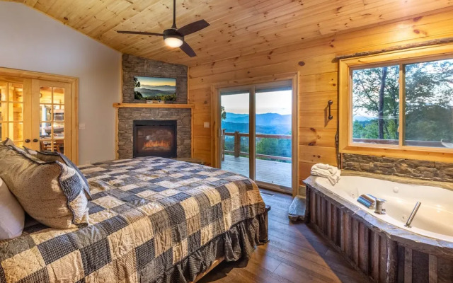 Stunning 2BR Cabin with Mountain Views