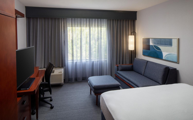 Courtyard by Marriott Charleston Downtown/Civic Center