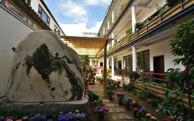 Jue Se Garden Theme Inn