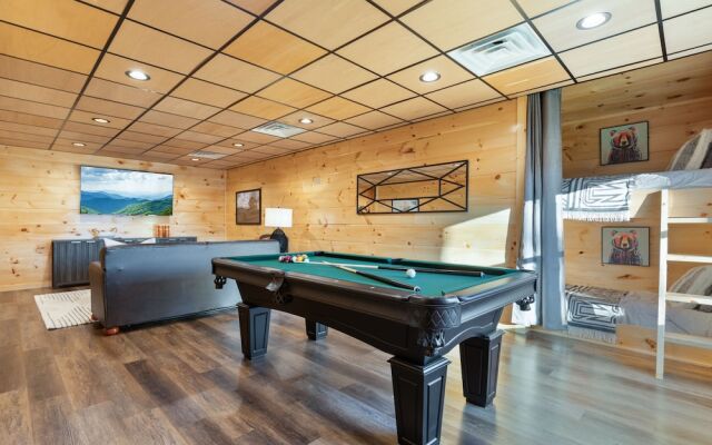 Parkway Paradise w Private Hot Tub