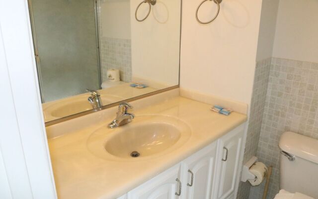 Jamaica Royale 703 - 2 Br Condo