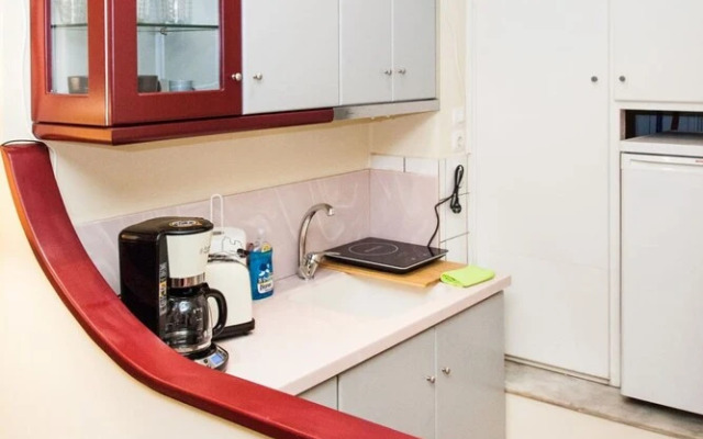 Centrally Located Studio In Athens