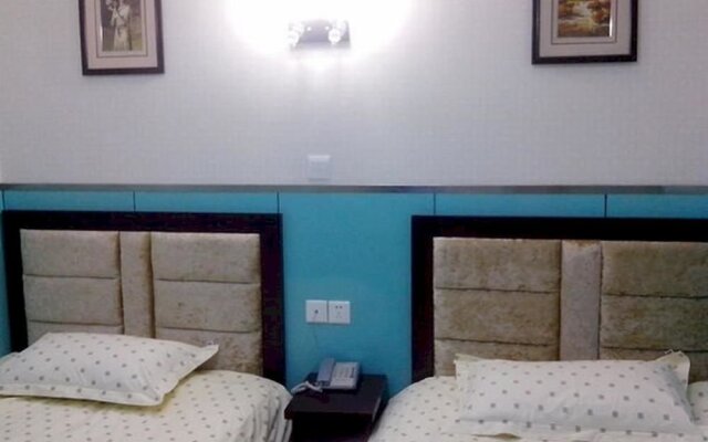 V8 Hotel