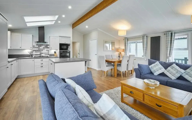 Host Stay Juniper Deluxe Lodge