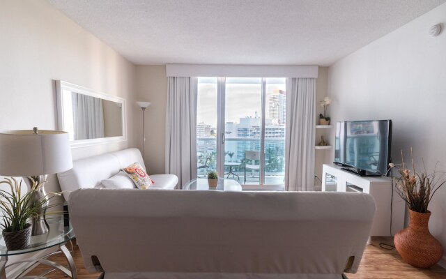 Tides Hollywood Apartments