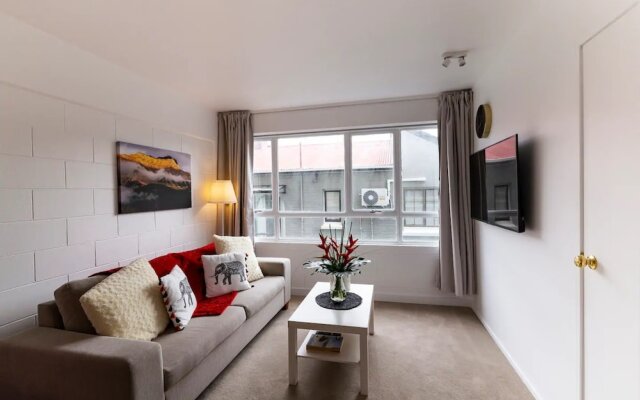 Boutique 1 Bedroom Apartment in the Heart of Newmarket