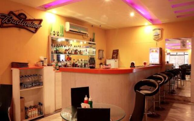 Rossa Hospitality IB 157