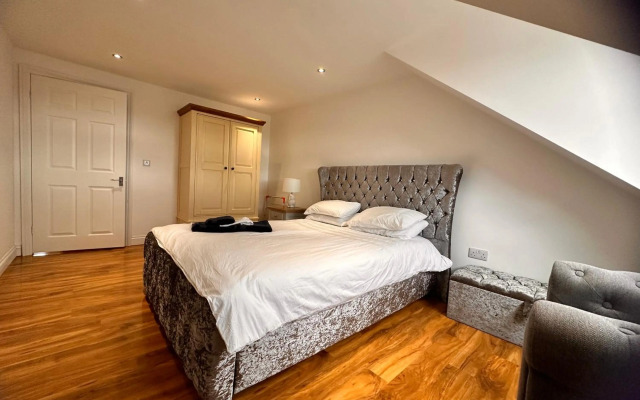 Joe Kelly Buildings flat 5