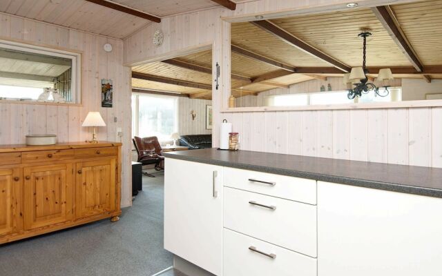 Tranquil Beach Cottage in Rindby-by Traum