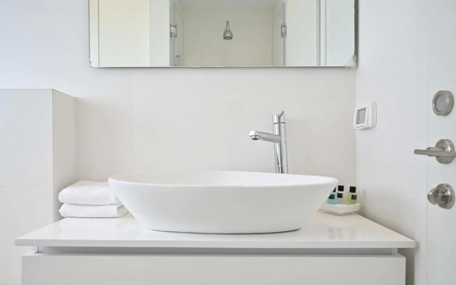 Sunny 3BR Penthouse near the Beach by HolyGuest