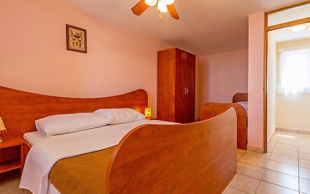 Apartment Delfin Karlobag 28307