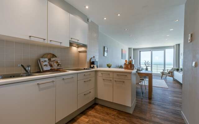 Cosy Apartment With Frontal Seaview