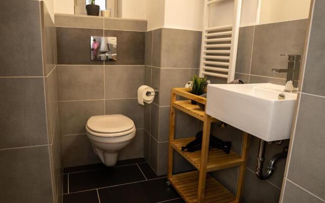 FULL HOUSE Studios - Blue Apartment - NETFLIX, WiFi inkl