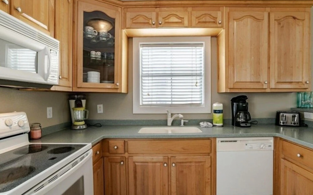 Living It Up 12B - 3 Br Condo