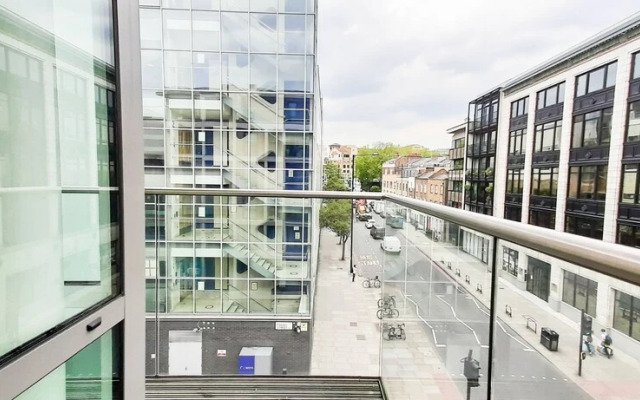 Two Bed Serviced Apt in Old Street
