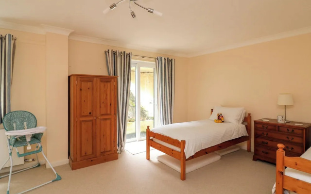 3 Hamstone Court