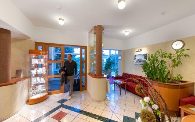 April hotel Panorama