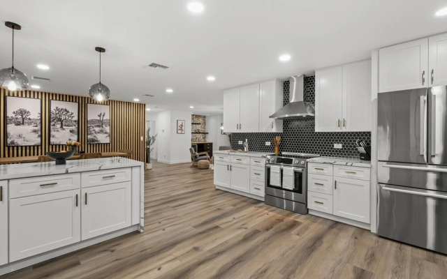 Desert Dreaming Deluxe Retreat w Pool Putt