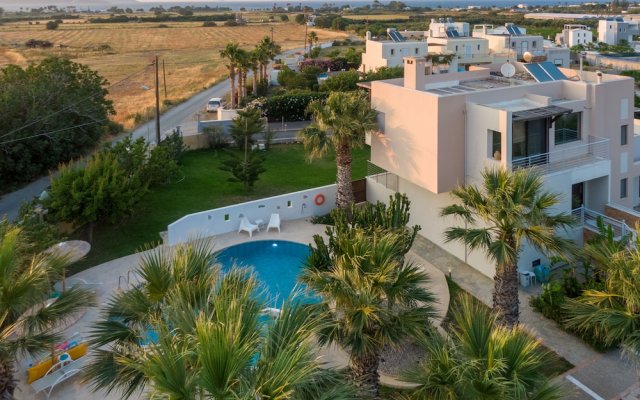 "xenos Villa 2. With 5 Bedrooms , Private Swimming Pool, Near the sea in Tigaki"